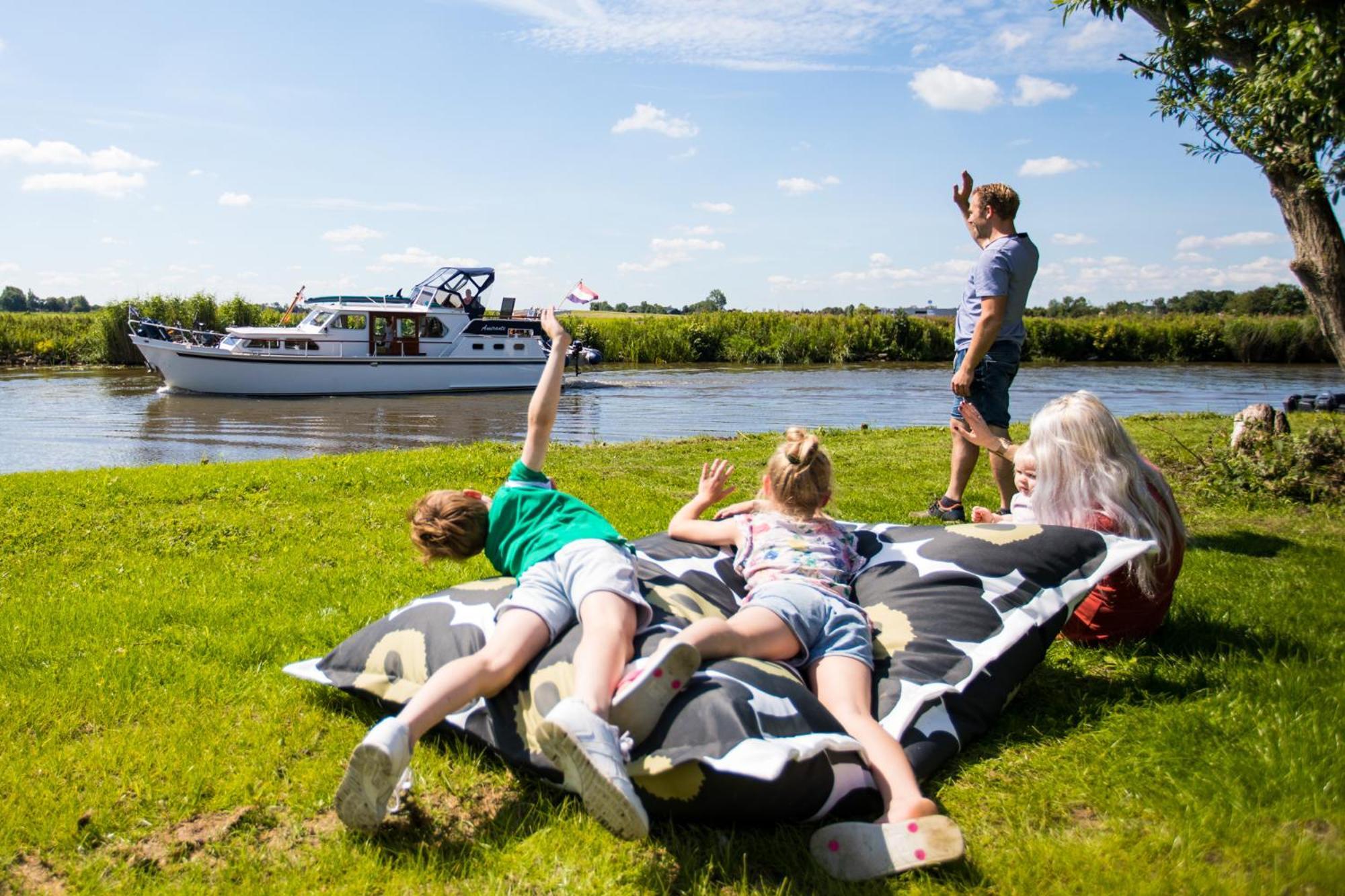 Vakantiehuis luxe - vakantiepark de Schreiershoek Dokkum Buitenkant foto