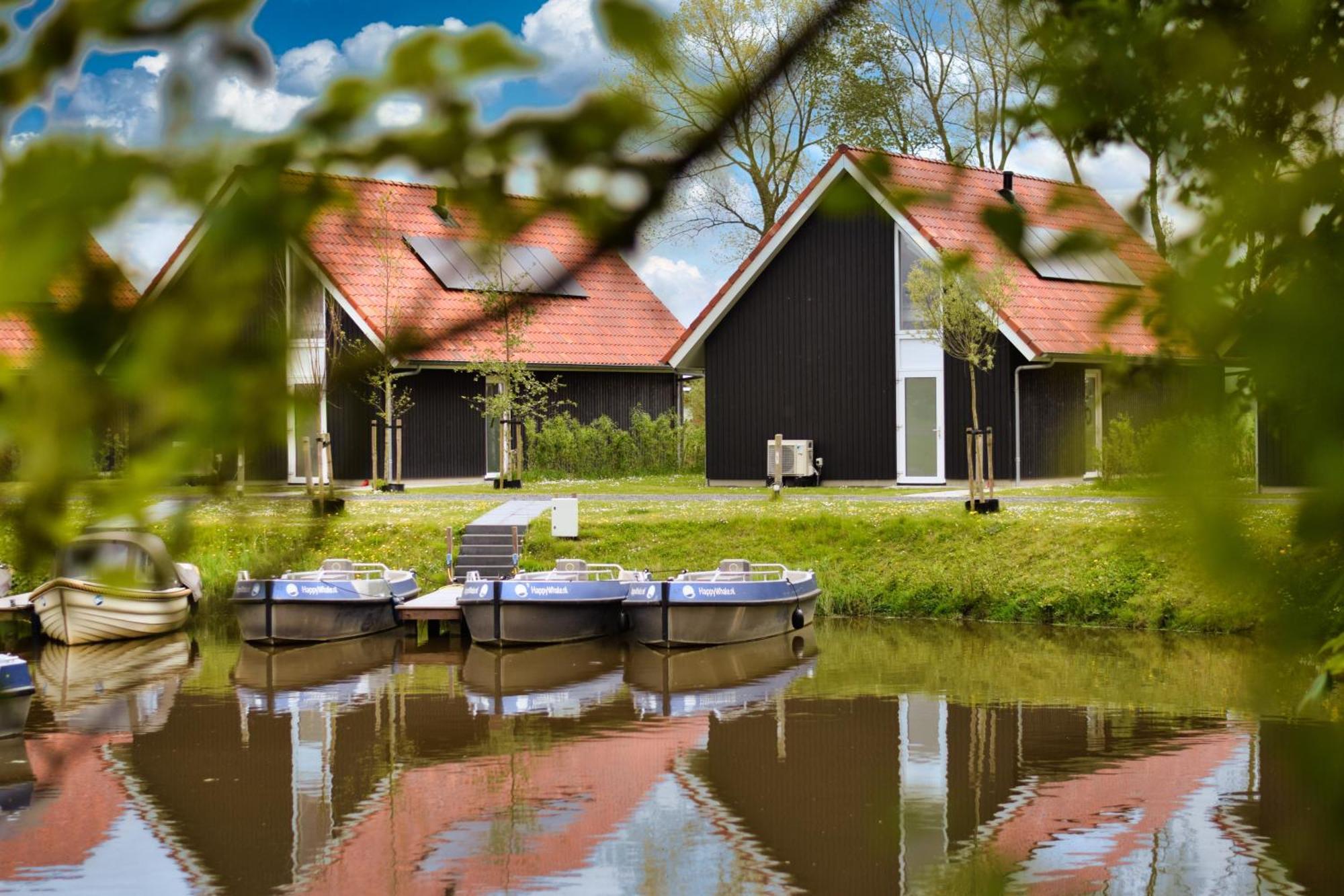 Vakantiehuis luxe - vakantiepark de Schreiershoek Dokkum Buitenkant foto